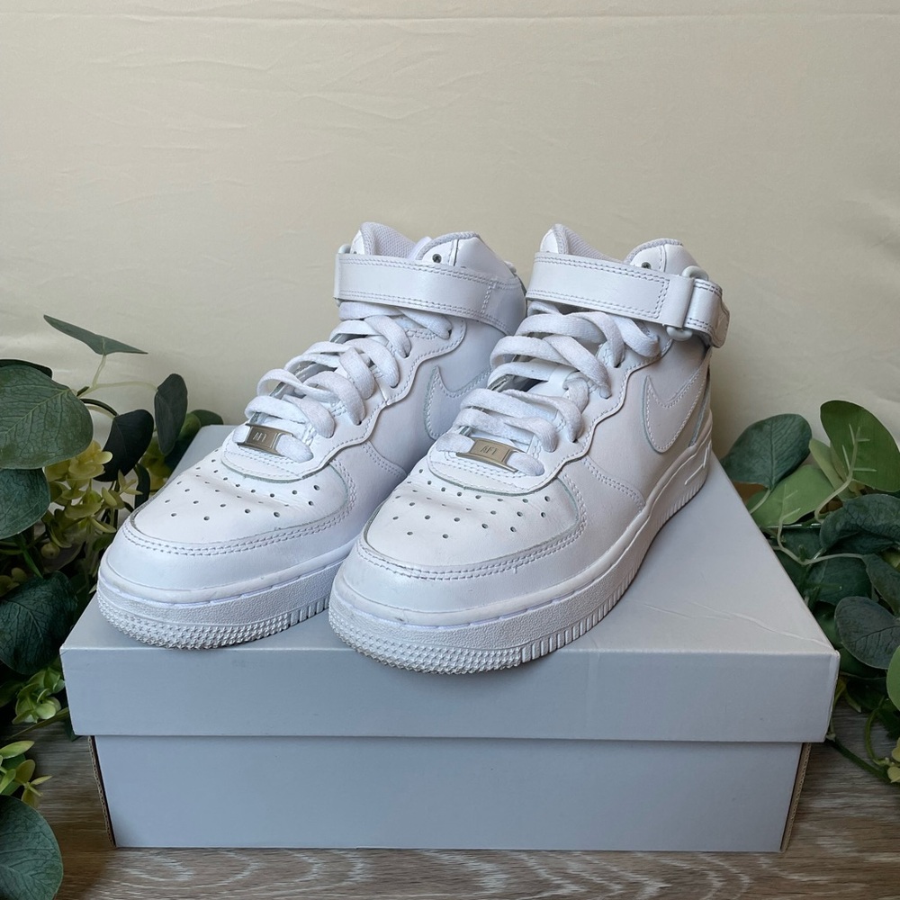 The Nike Air Force 1 Mid LE